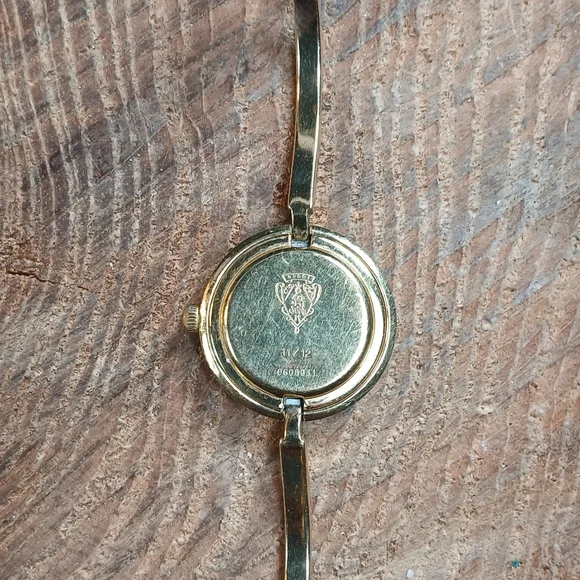 Gucci 11/12 Bezel Change Gold Tone Watch Authentic & Working - Picture 9 of 13